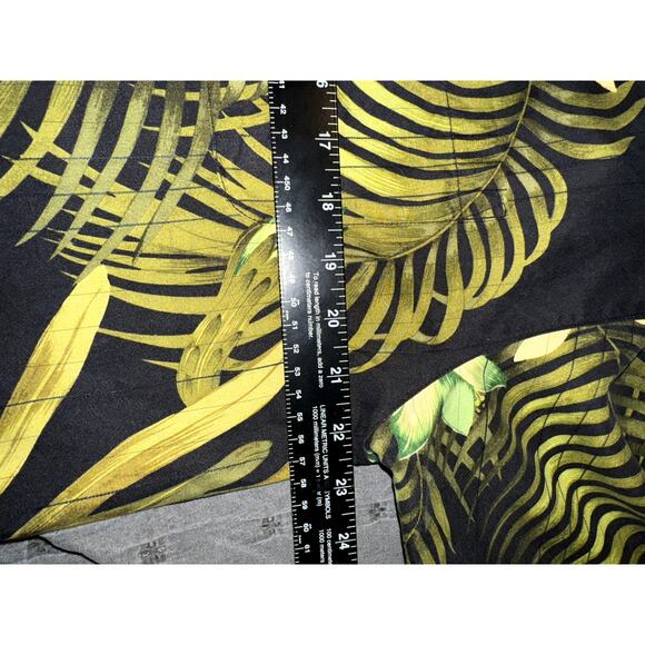 Tommy Bahama Men's Medium 100% Silk Hawaiian Shirt Floral Pattern - Picture 6 of 8